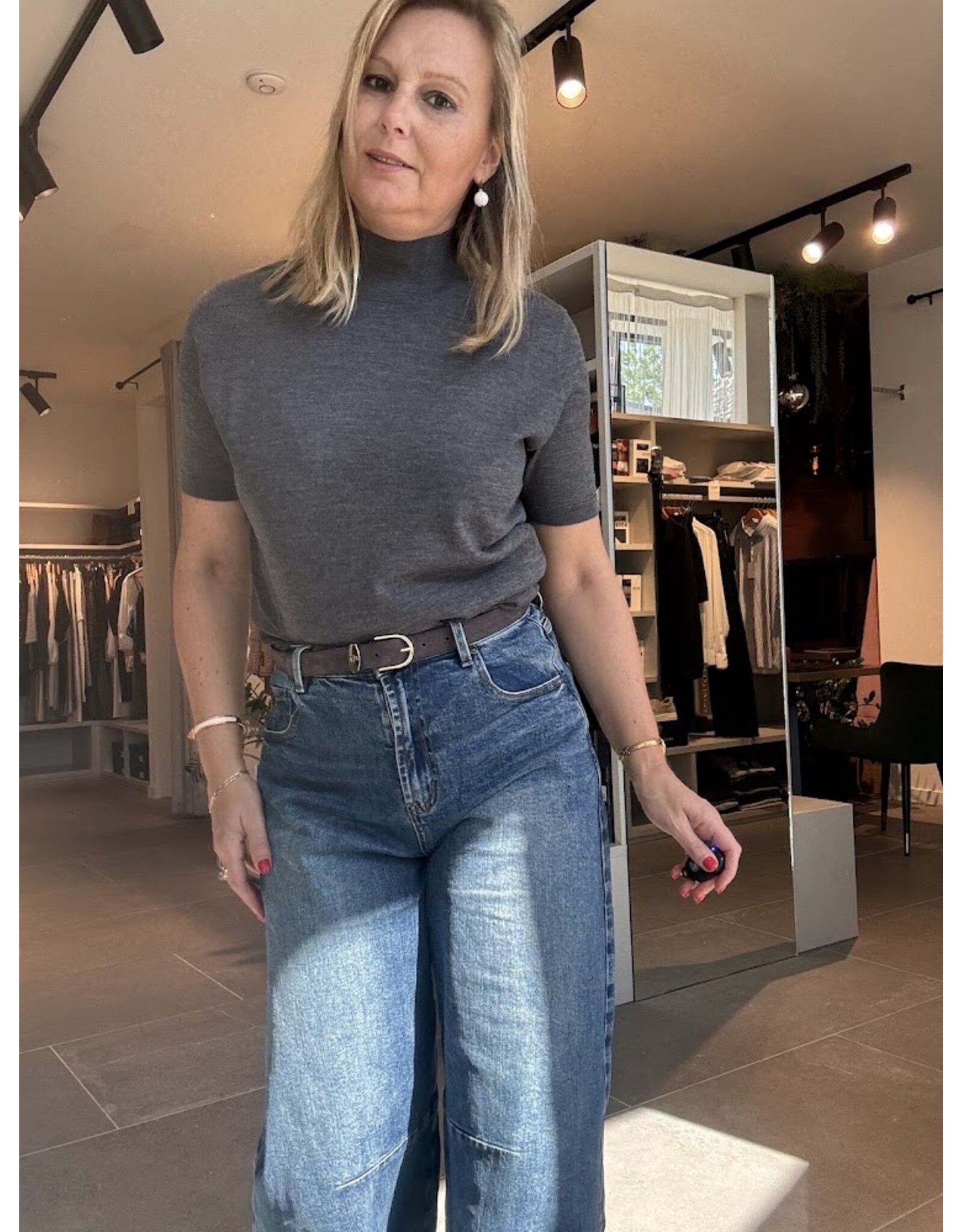 JANICE KNIGHT GREY PULL KORT MOUW