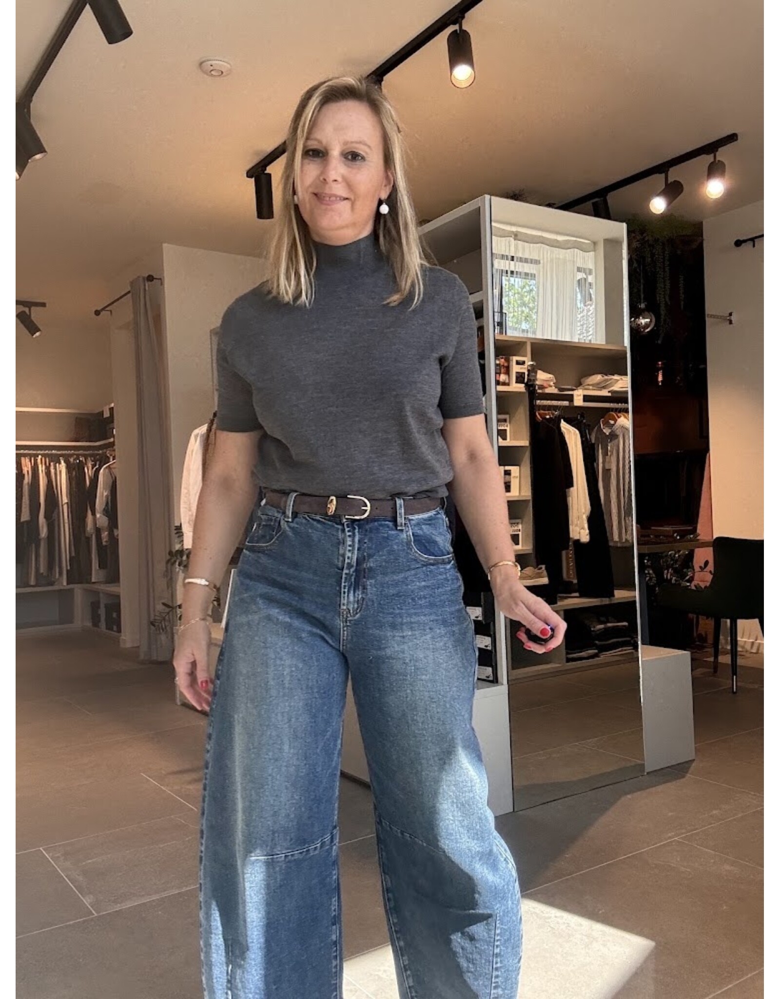 JANICE KNIGHT GREY PULL KORT MOUW
