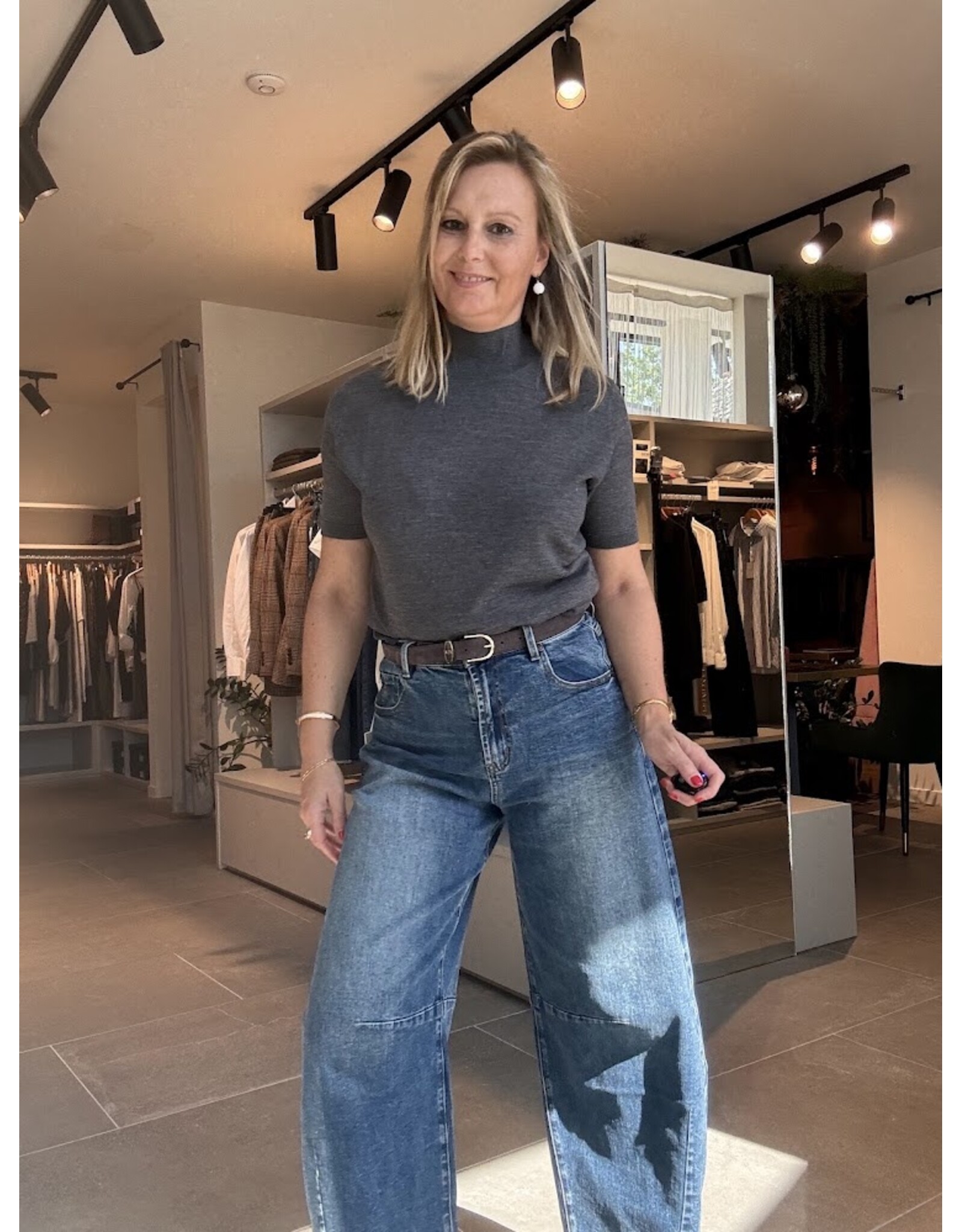 JANICE KNIGHT GREY PULL KORT MOUW