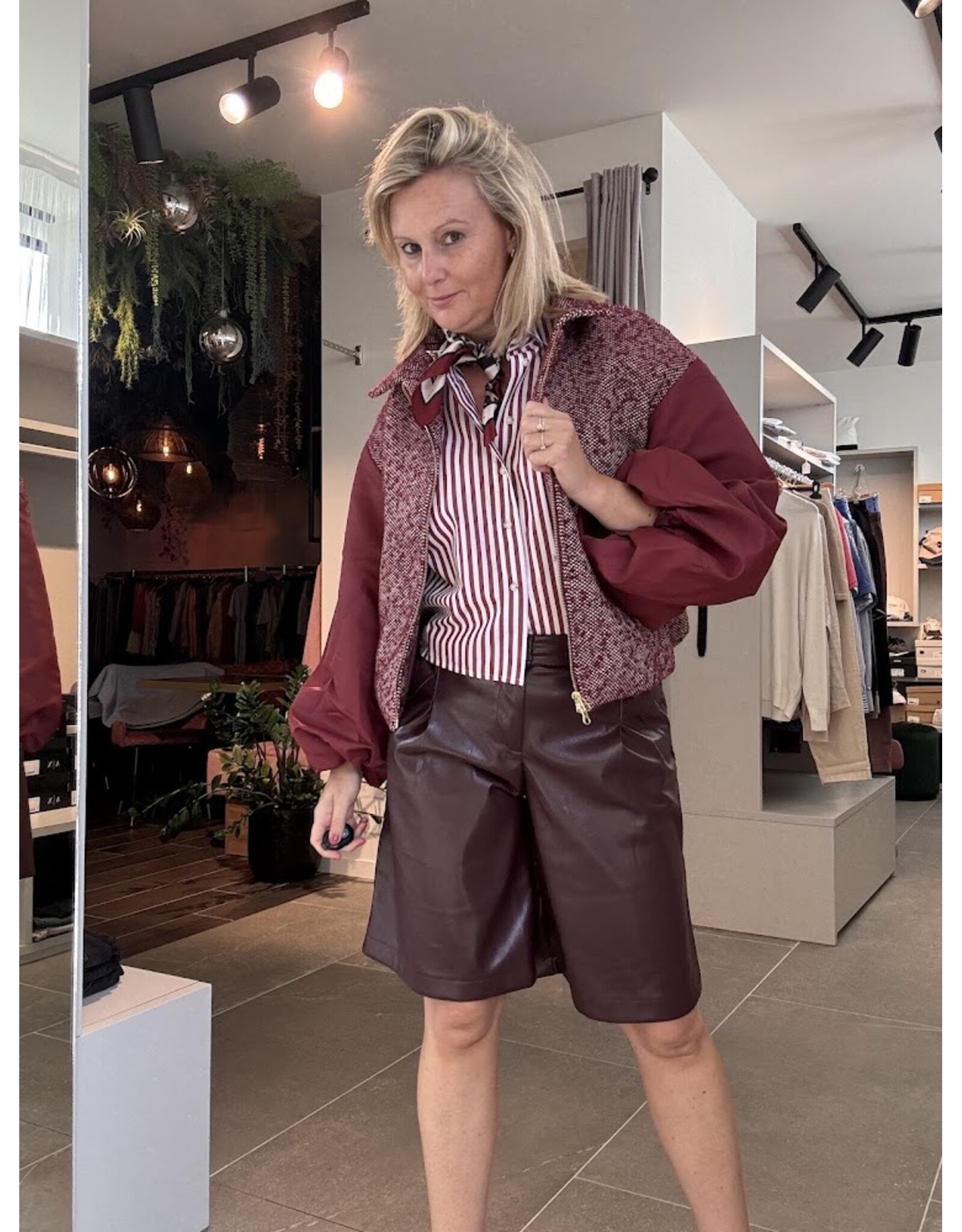 AMANDINE OFFICIAL SW26PAULA01 SHORT BORDEAUX