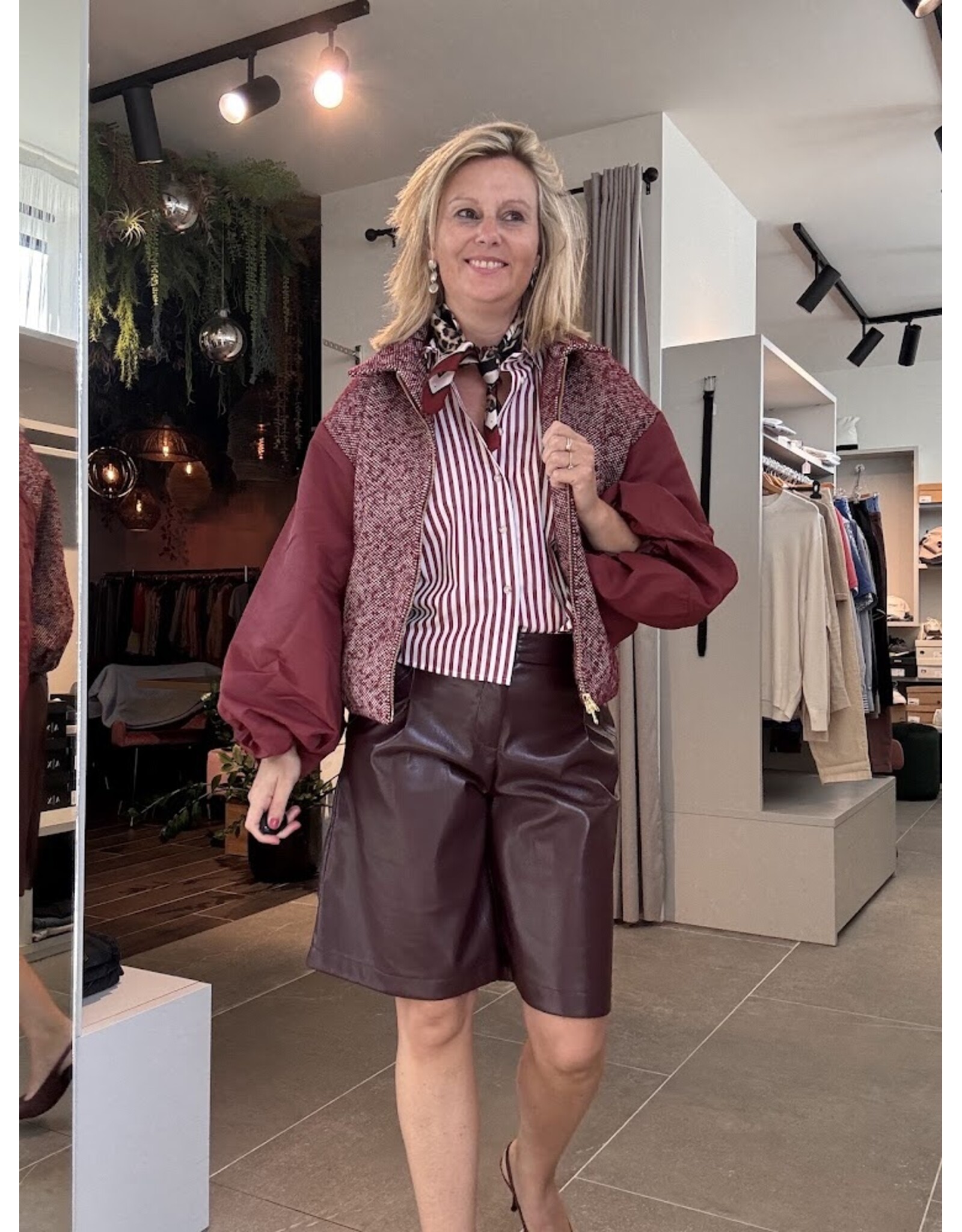 AMANDINE OFFICIAL SW26PAULA01 SHORT BORDEAUX