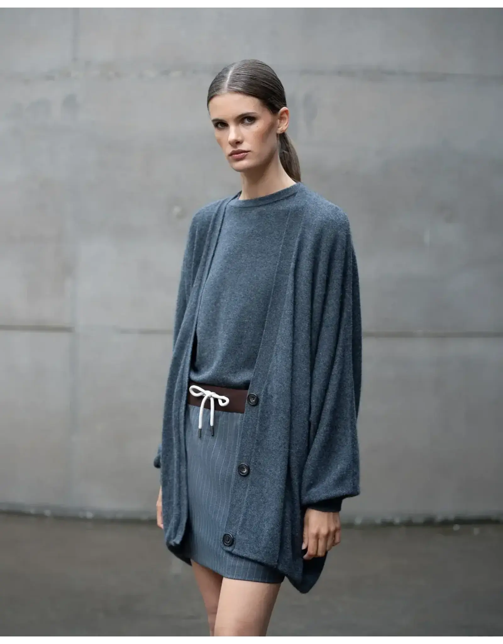 MARCH23 CARDIGAN ARRAN WOOLBLEND DARK GREY