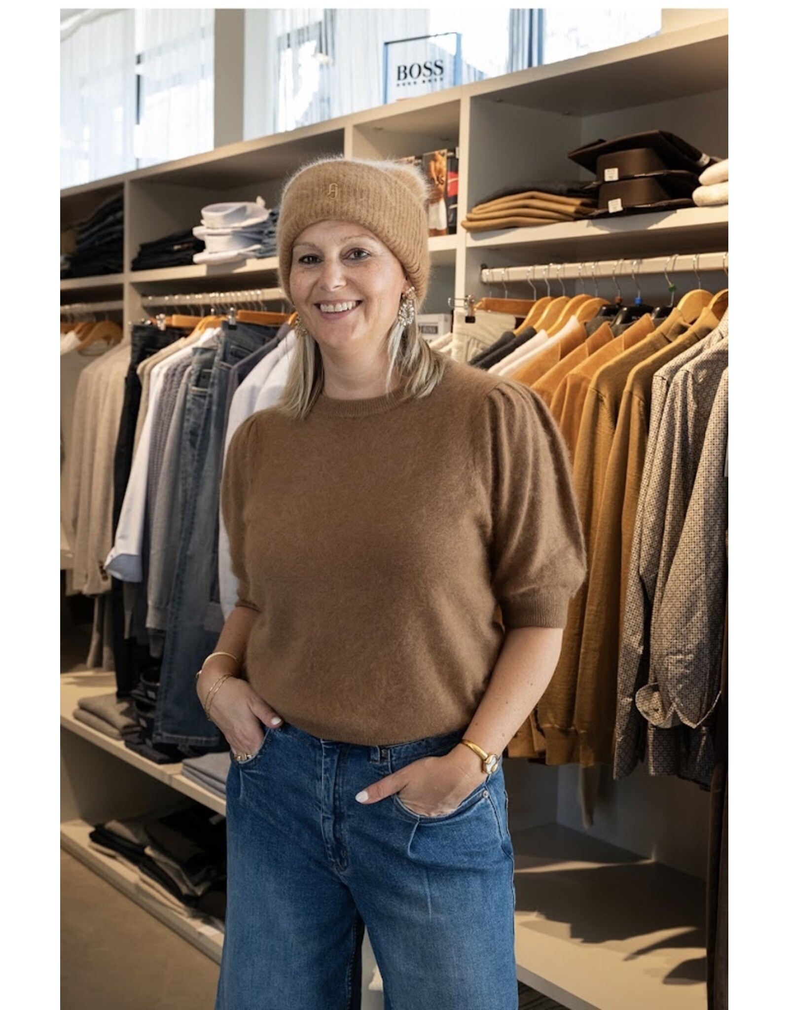 JANICE DAMES TRUI RONDE HALS POFMOUW GEBRUSHED MERINO WOL PEYTON CAMEL