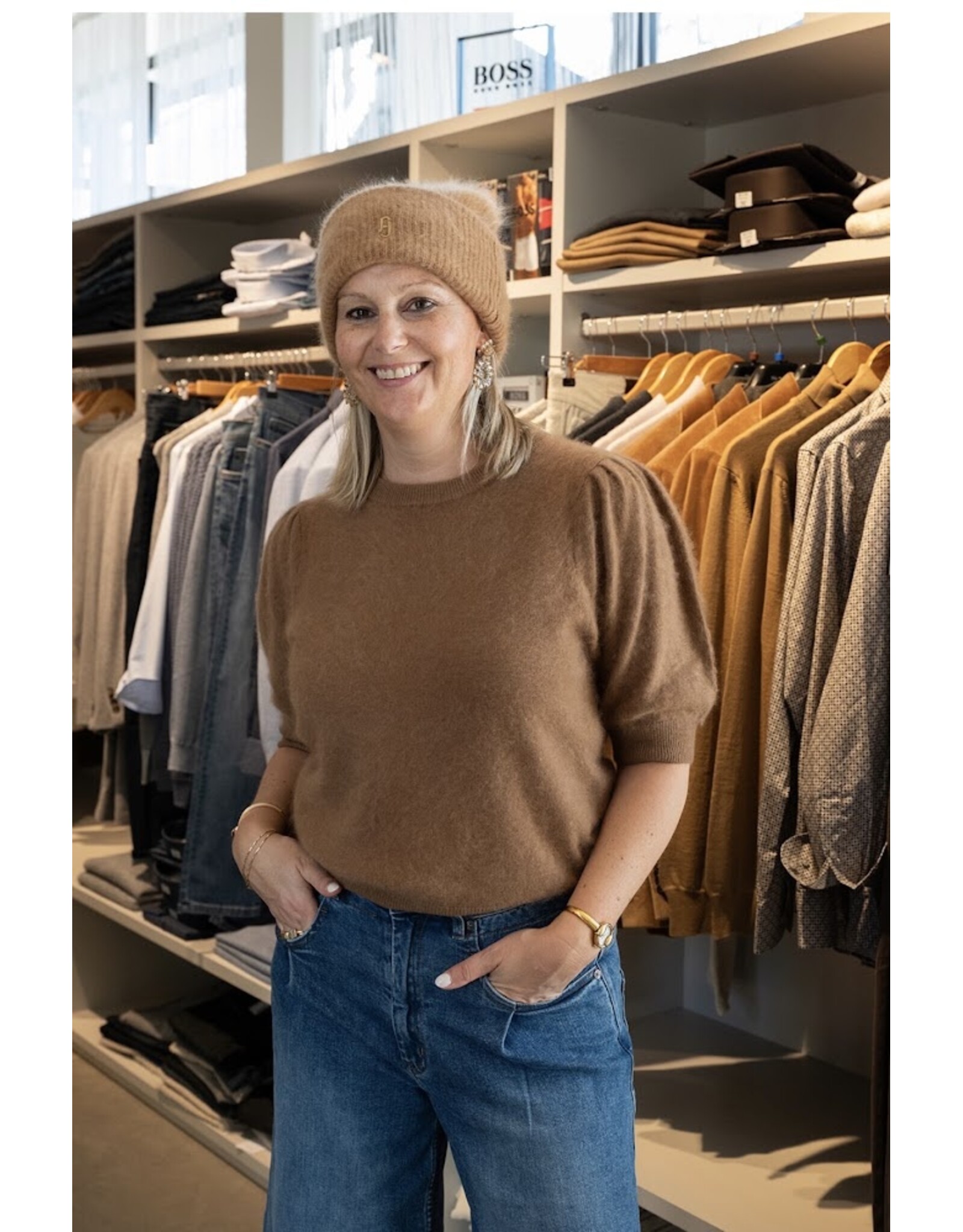 JANICE DAMES TRUI RONDE HALS POFMOUW GEBRUSHED MERINO WOL PEYTON CAMEL