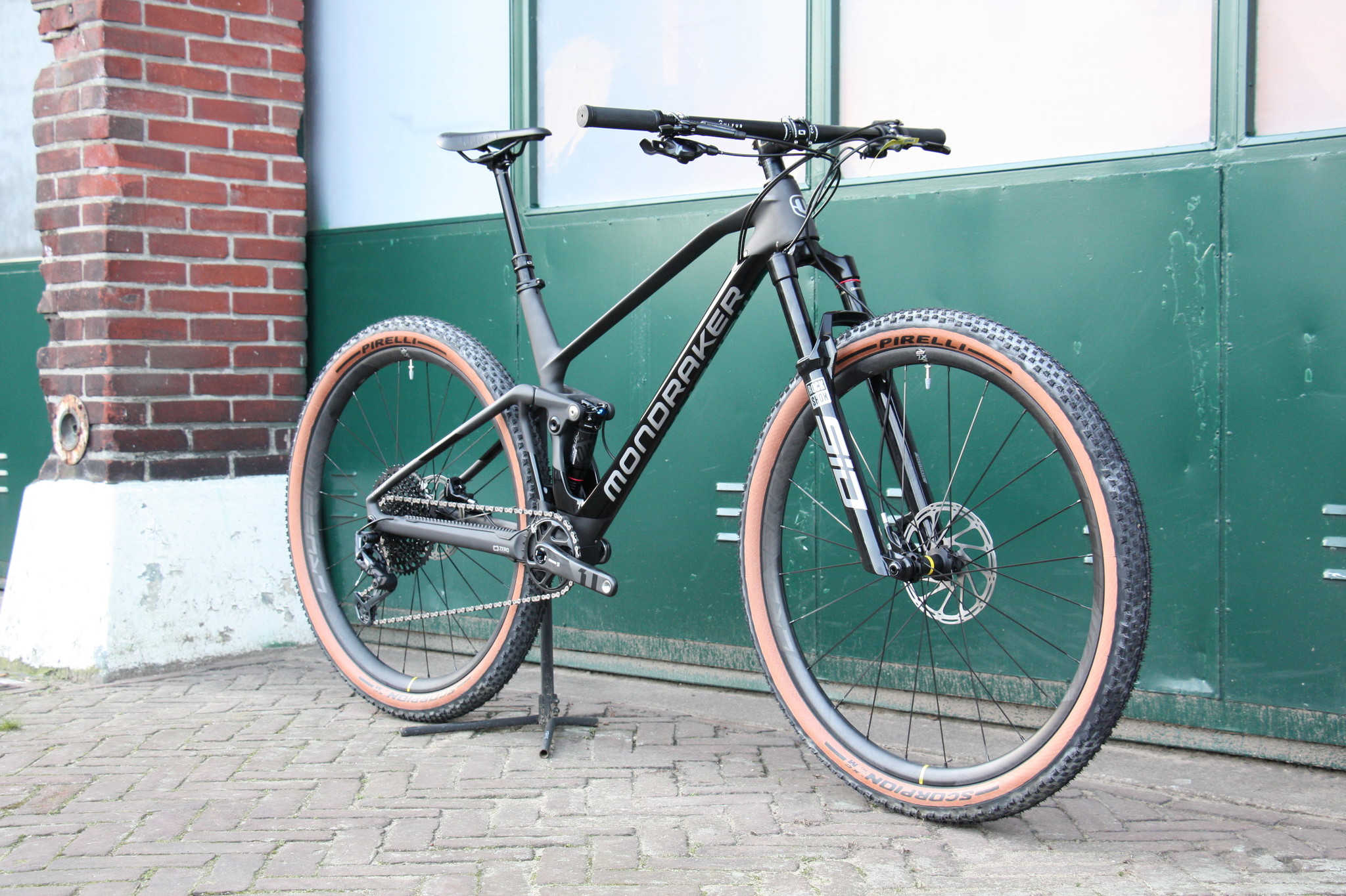 Mondraker F Podium Carbon DC R BikeSuperior