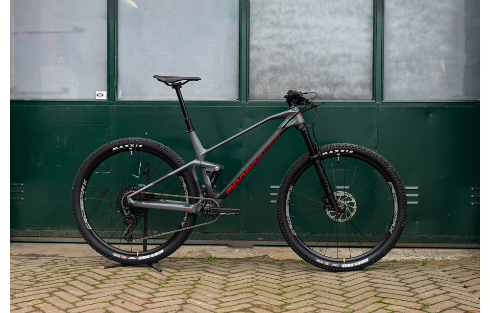 Mondraker F Podium Carbon DC BikeSuperior