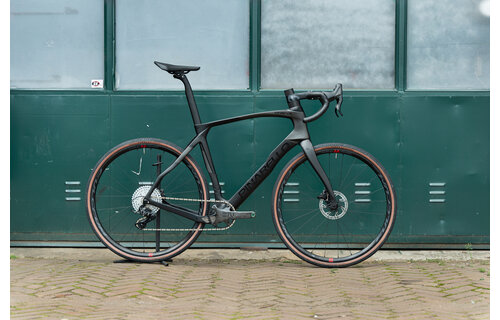 Pinarello Grevil F7 Iceland Black Campagnolo Ekar