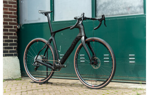 Pinarello Grevil F7 Iceland Black Campagnolo Ekar