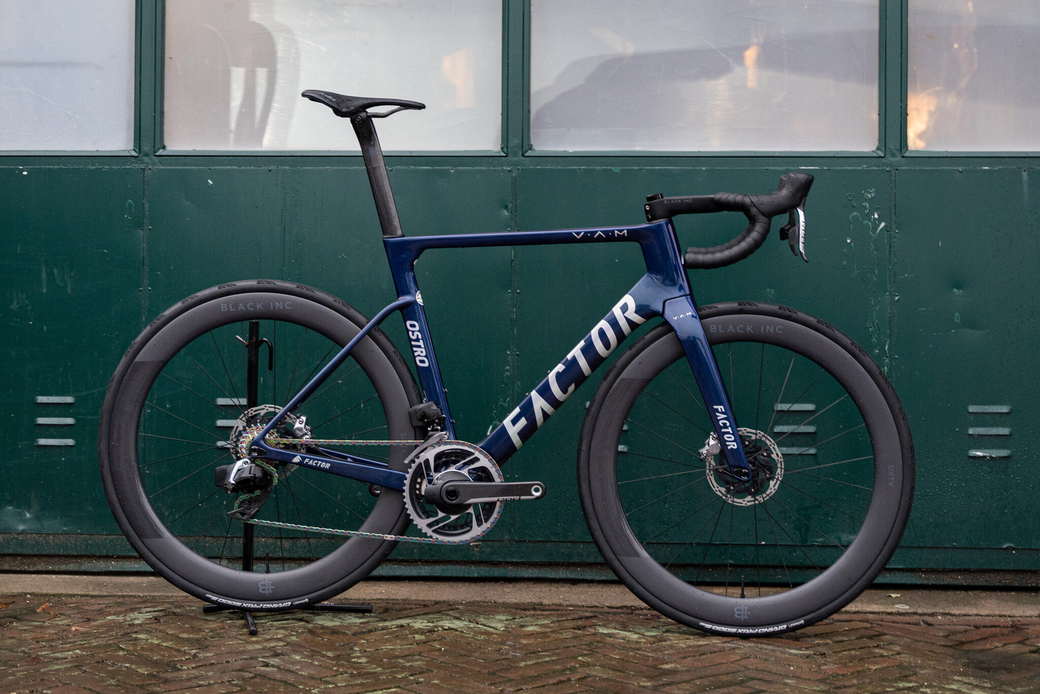 Factor OSTRO VAM SRAM Red AXS | BikeSuperior Factor OSTRO VAM SRAM Red AXS | BikeSuperior