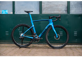 Pinarello New Dogma F Luxter Blue Campagnolo Super Record Wireless