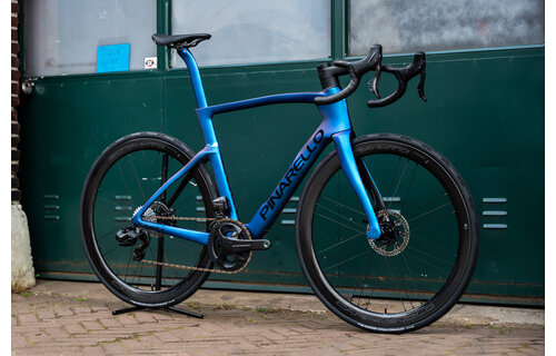 Pinarello New Dogma F Luxter Blue Campagnolo Super Record Wireless