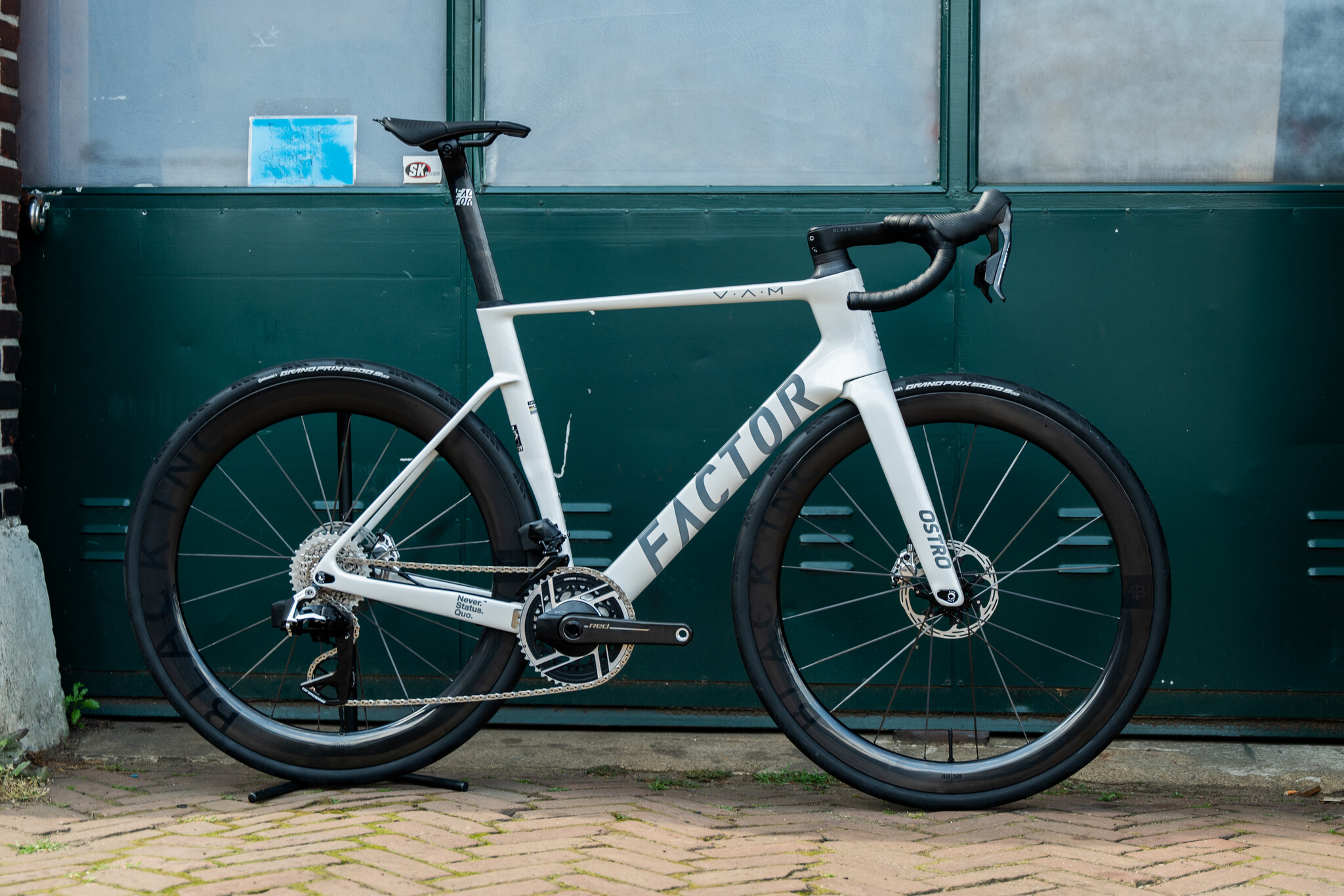 Factor OSTRO VAM Prisma Studio BikeSuperior