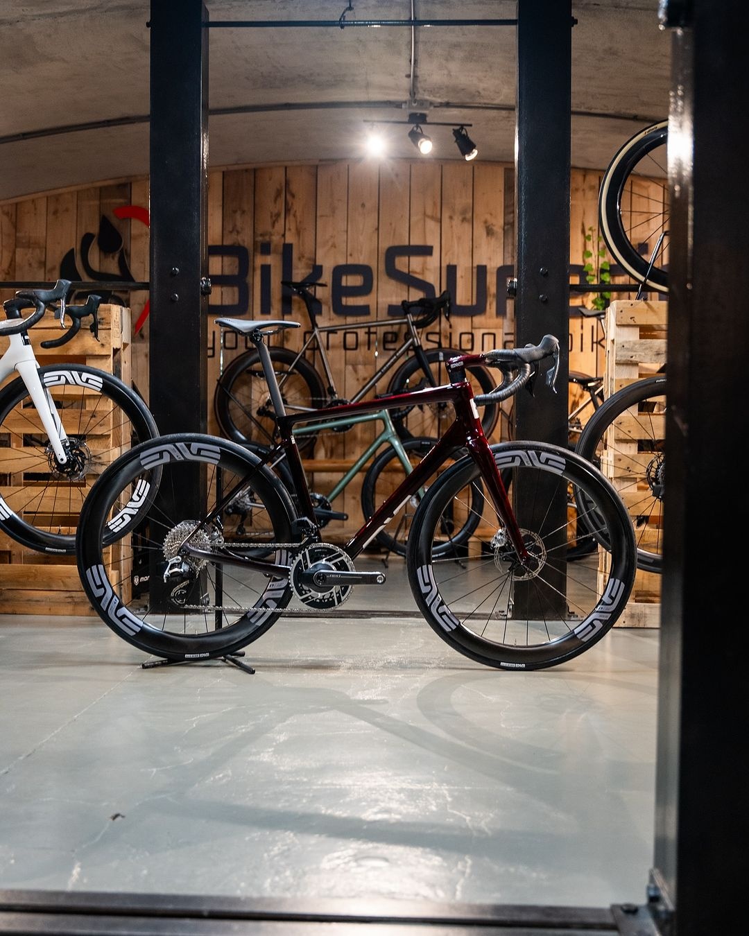 Blog - ENVE Melee Red LTD - BikeSuperior