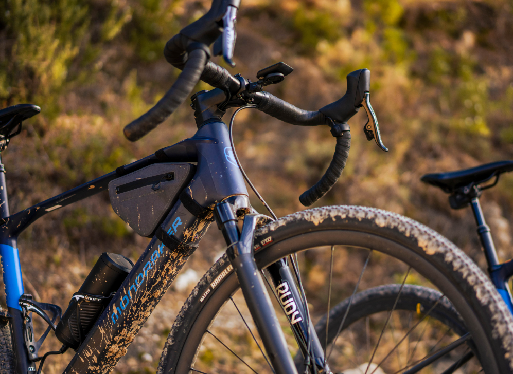 Apidura X Mondraker Dusty Framepack