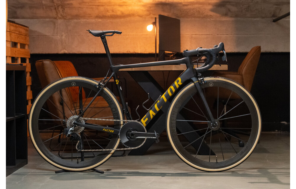 Factor O2 V.A.M. Matt Schwarz / Gold Sram Red AXS Felgenbremse