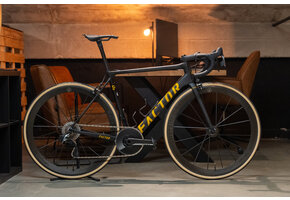 Factor O2 Matt Black / Gold Sram Red AXS  Rim Brake