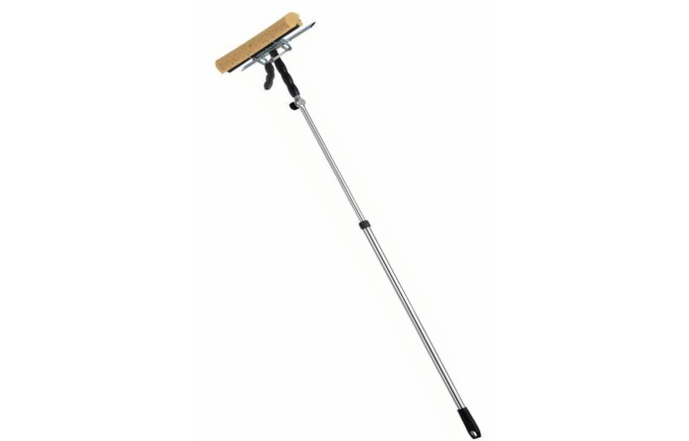 Raamwasser met spons en aftrekker telescoopsteel