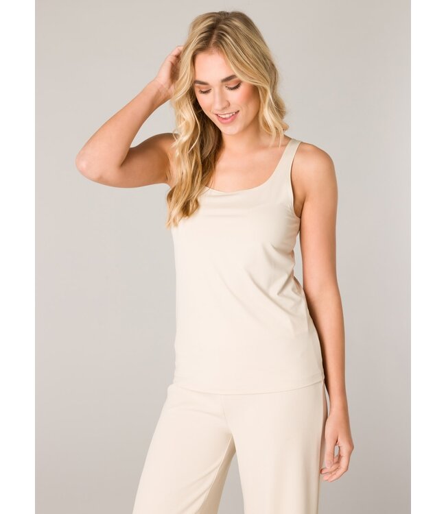 Base Level Base Level Top Yan Beige