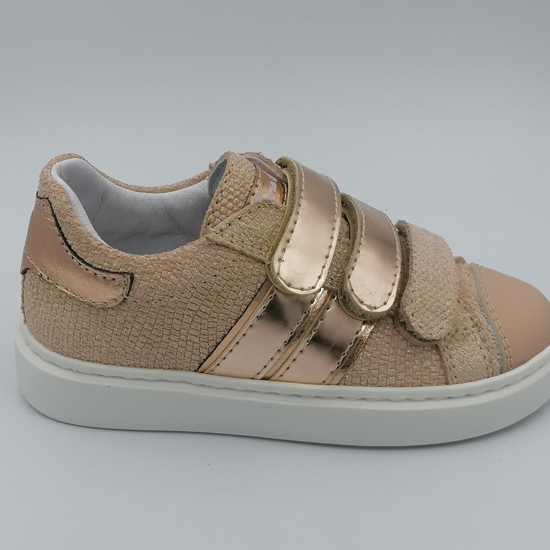 Sneaker met plakkers