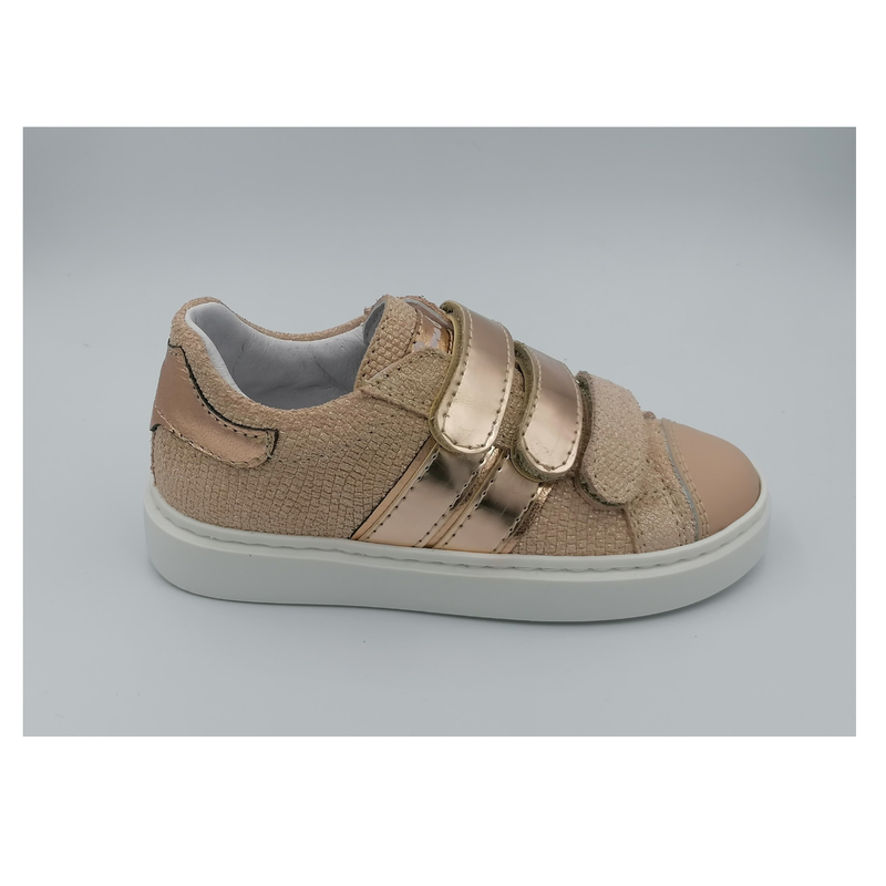 Sneaker met plakkers