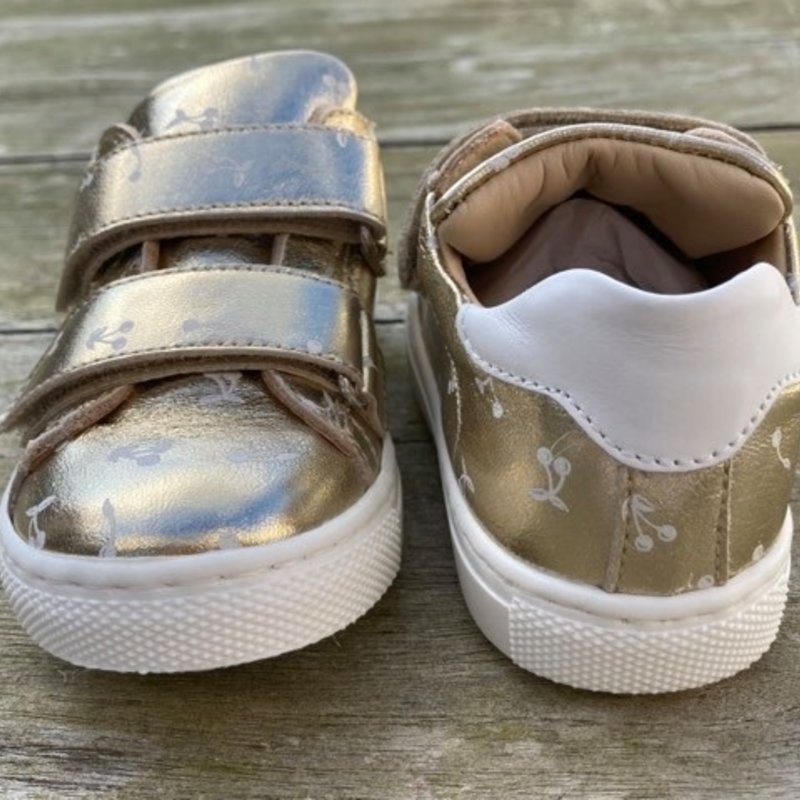 Sneaker met plakkers kers