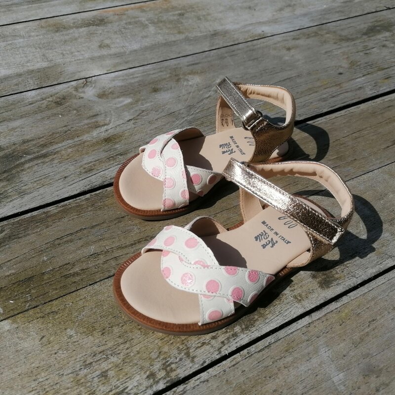 Sandaal wit met roze bolletjes