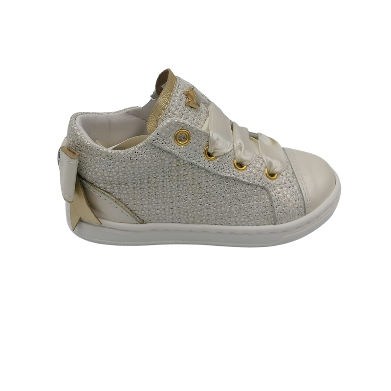 Grijze veterschoen met glitters en strik