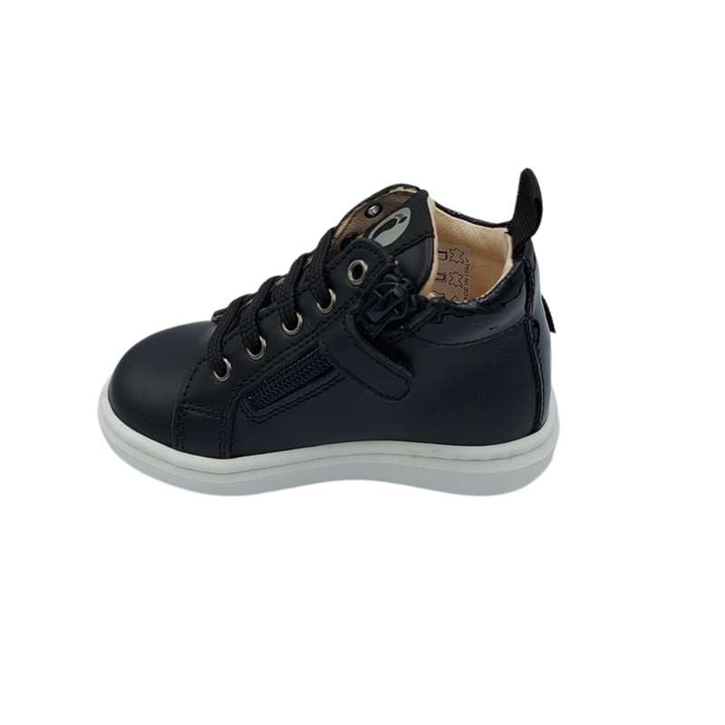 Sneaker black lace - up