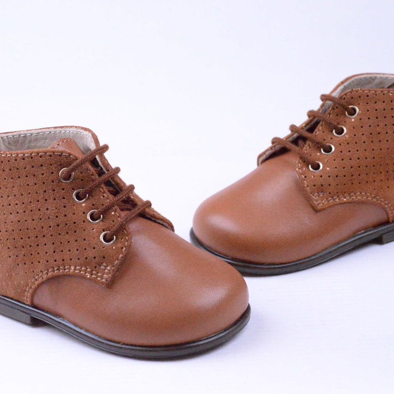 Eerste stapper cognac met stipjes