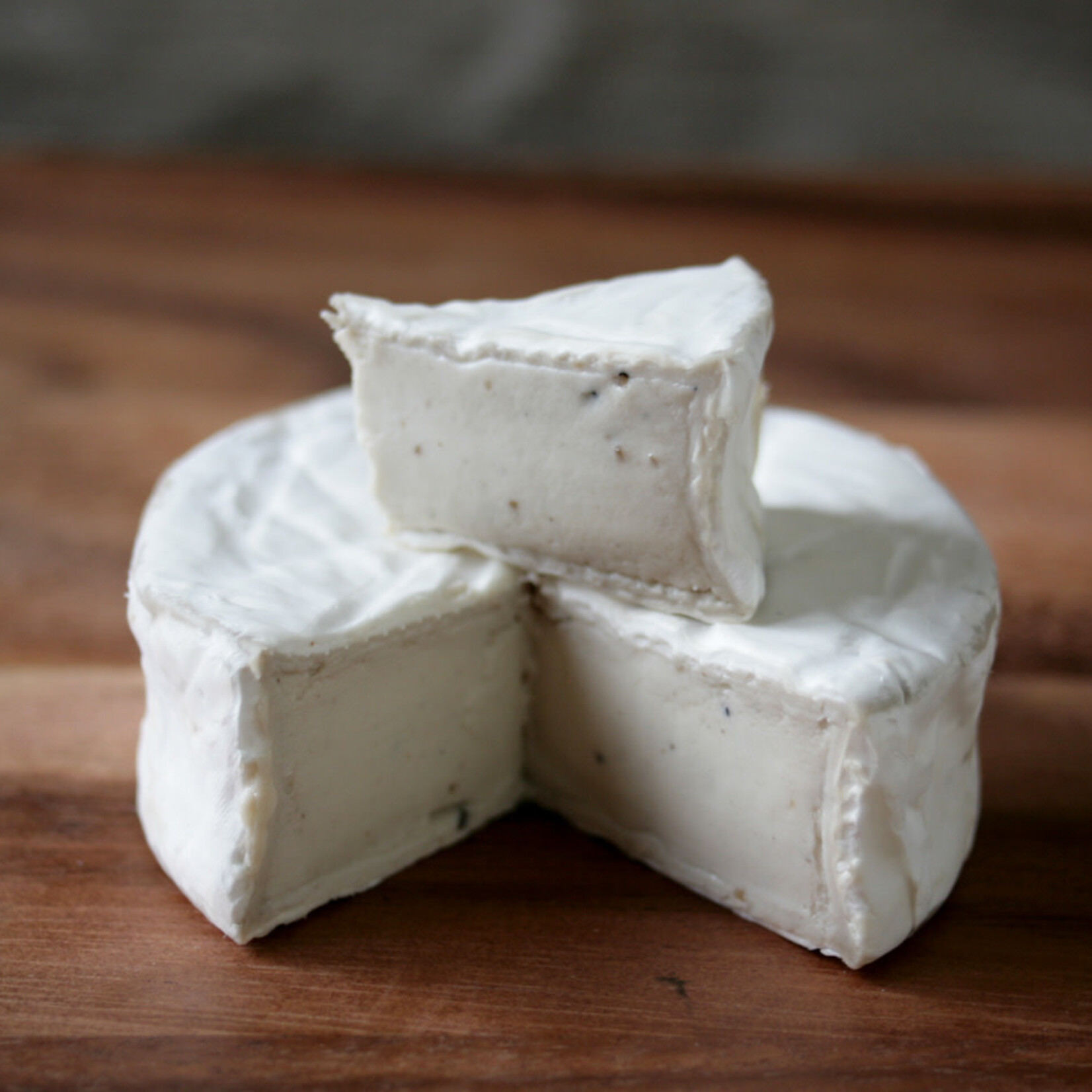 ROSIE & RIFFY ROSIE & RIFFY Cashew  Camemberti - Truffle B.B.D 01.01.2026