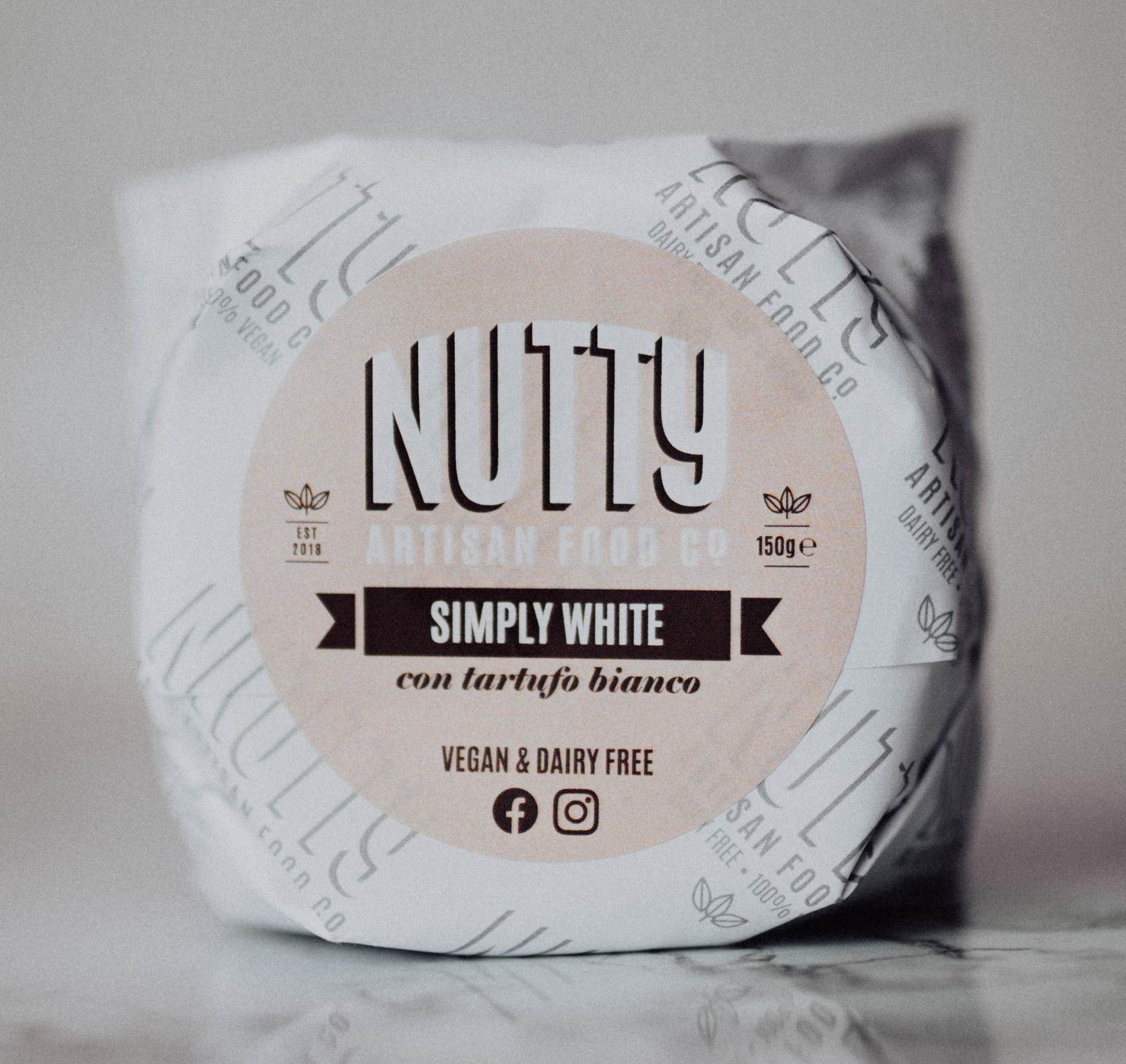 NUTTY [V] Vegan Camembert Cheese - Simply White with Tartufo Bianco T.H.T 05.05.2024