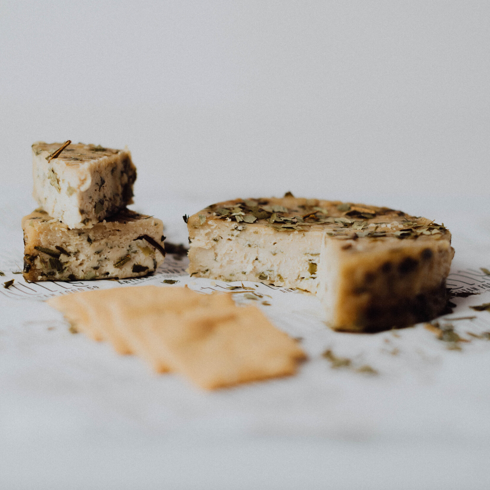 NUTTY Nutty Vegan Kaas - Halfgerijpt met Wilde Knoflook
