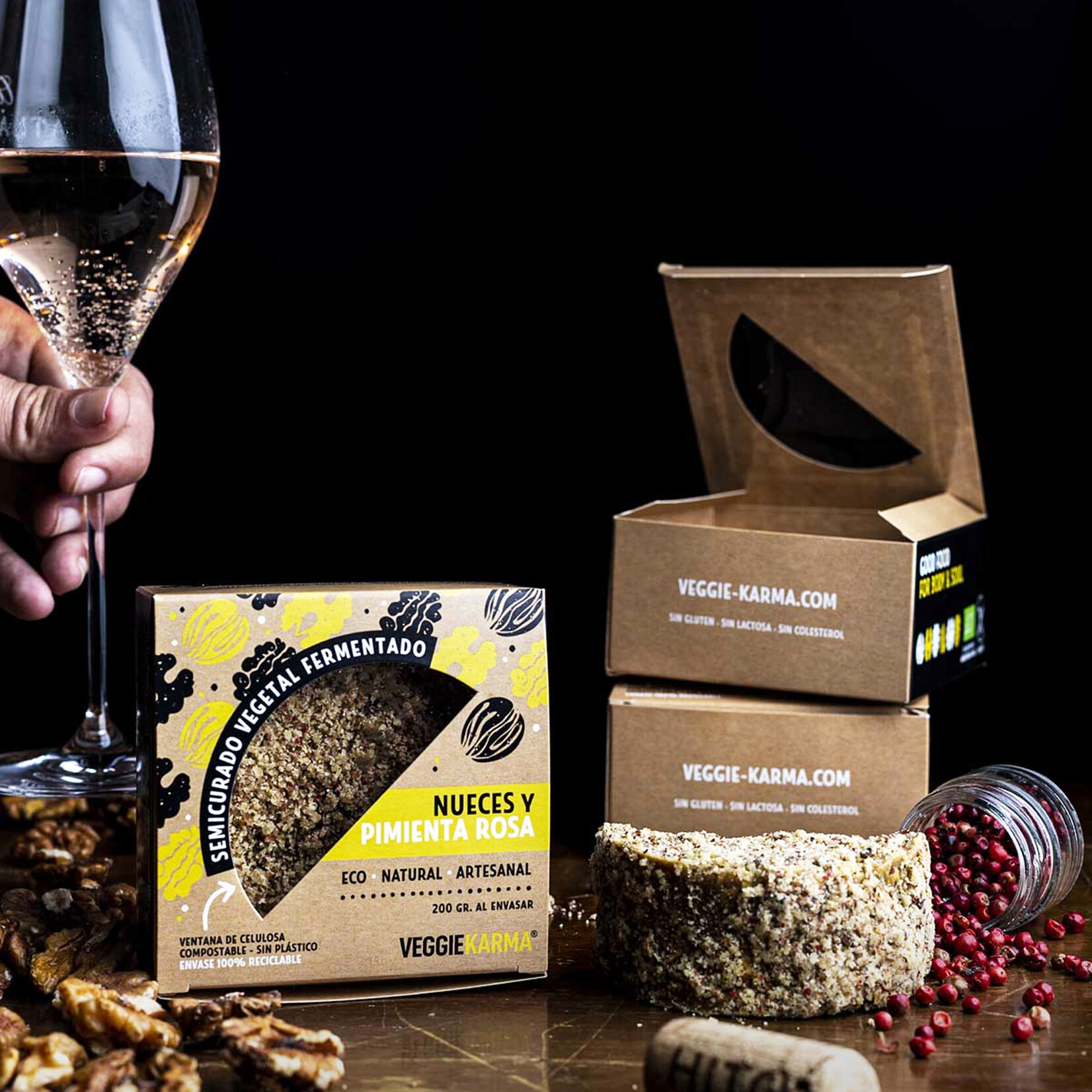VEGGIE KARMA Veggie Karma Bio Vegan Kaas met Walnoten en Roze Peperkorrels