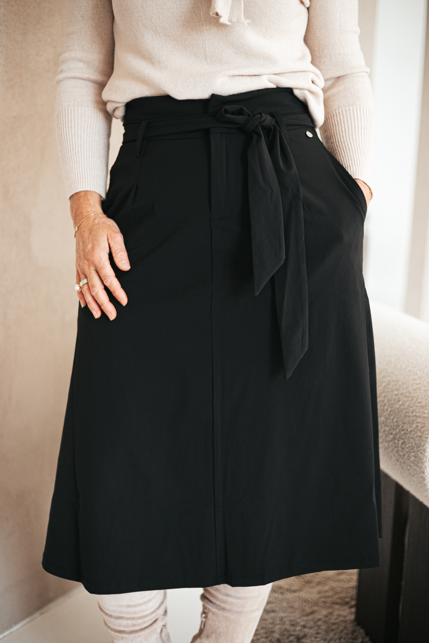 Black travel cheap skirt