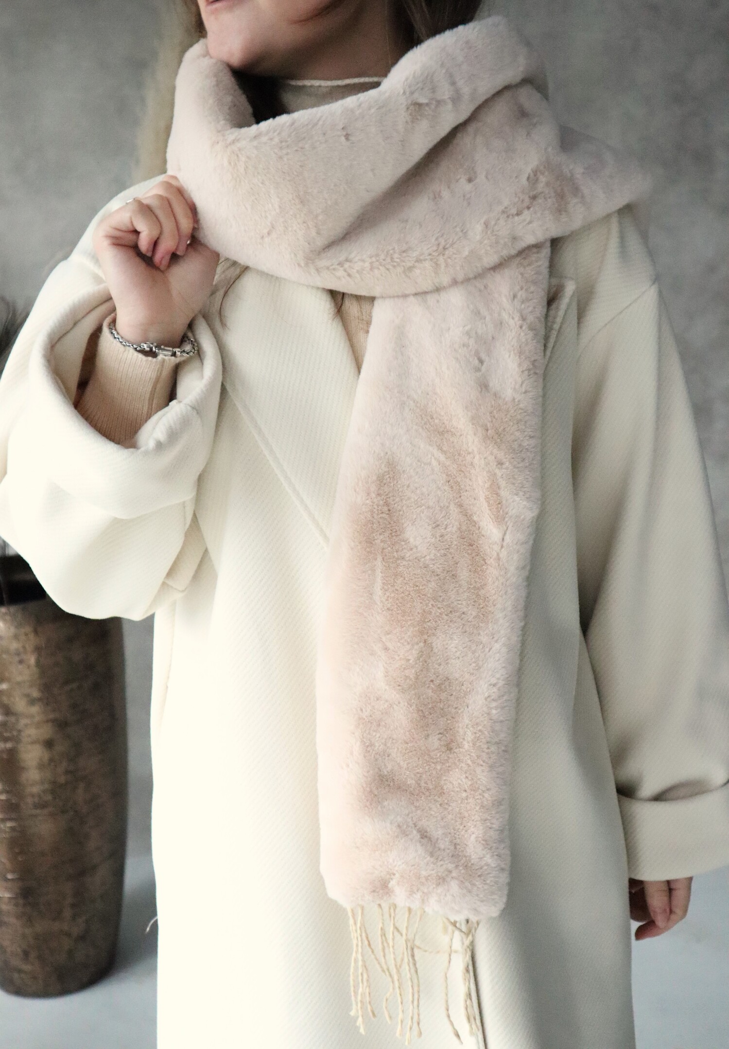 beige sjaal met franjes