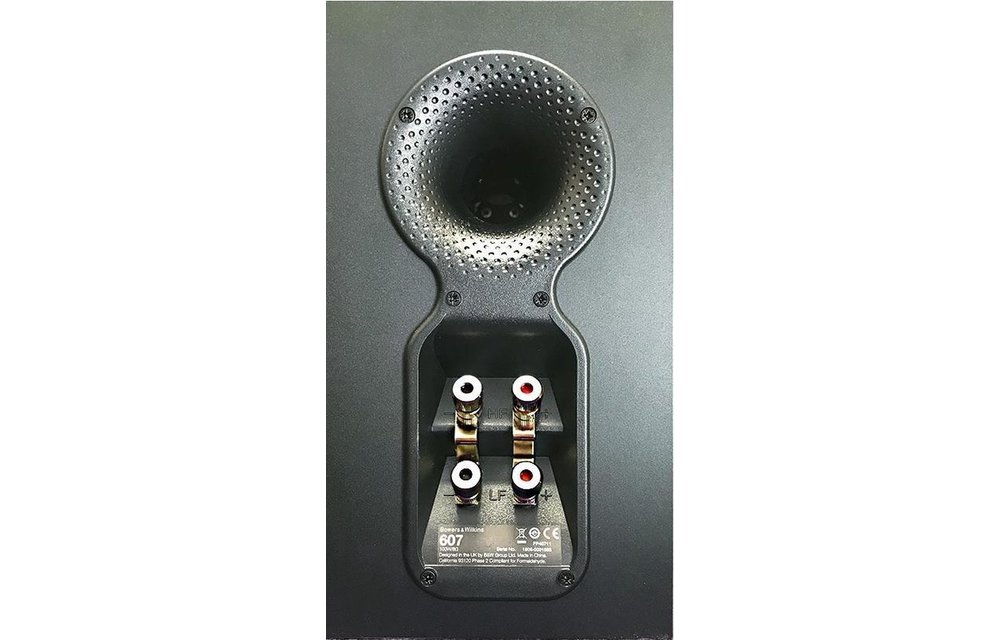 Bowers & Wilkins 607 Zwart Speaker - Boekenplank speaker