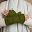Sjaal met Verhaal Handwarmers Granny square legergroen