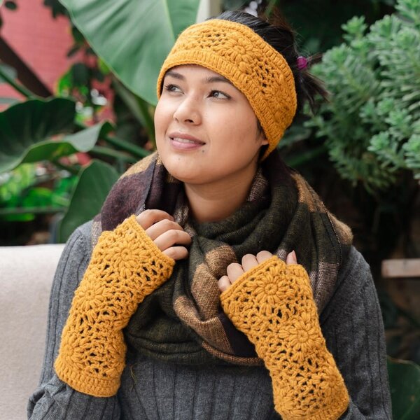 Sjaal met Verhaal Handwarmers Granny square okergeel