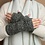 Sjaal met Verhaal Handwarmers Granny square taupe
