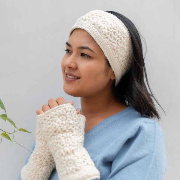 Sjaal met Verhaal Handwarmers Granny square crème