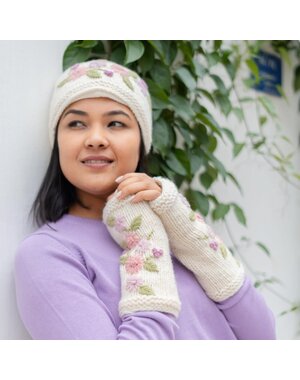 Sjaal met Verhaal Handwarmers Flowers crème
