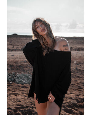 MOOST Wanted Off-Shoulder Sweater Lola