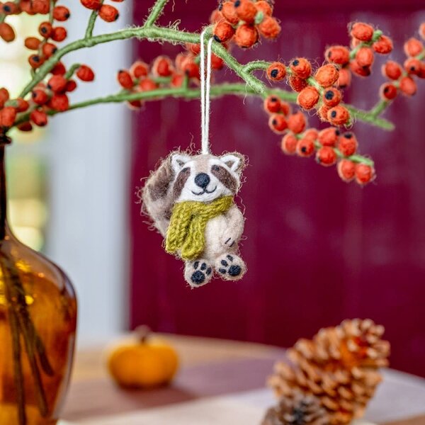 Sjaal met Verhaal Hanger Wasbeer Indian Summer Lichtgroen | Sjaal met Verhaal