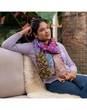 Sjaal met Verhaal Sarisjaal Patchwork Paarstinten