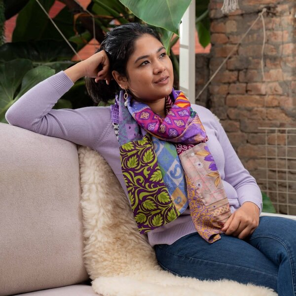 Sjaal met Verhaal Sarisjaal Patchwork Paarstinten | Sjaal met Verhaal