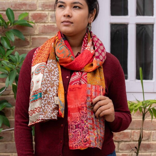Sjaal met Verhaal Sarisjaal Patchwork Rood-oranjetinten | Sjaal met Verhaal