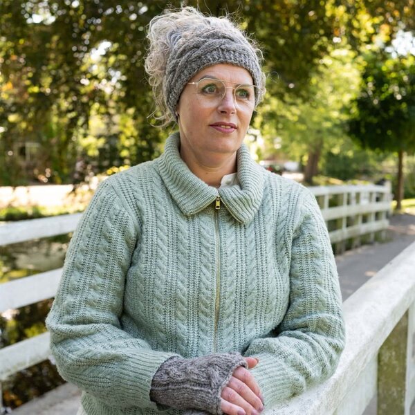 Sjaal met Verhaal Haarband Cable Taupe Gemêleerd | Sjaal met Verhaal