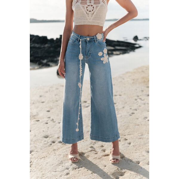 Flared Jeans white flowers | Onado