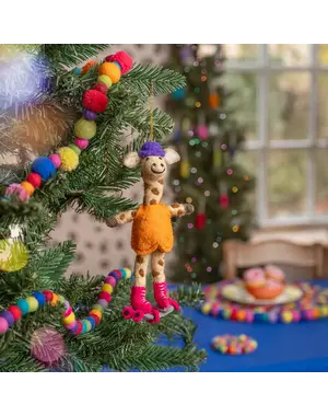 Sjaal met Verhaal Hanger Giraffe op Rollerskates Oranje