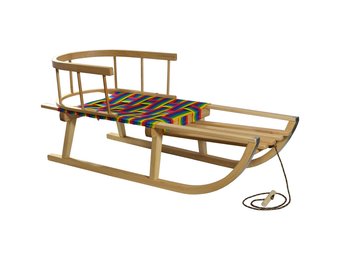 Houten sleden met een rugleuning en een geweven zitting